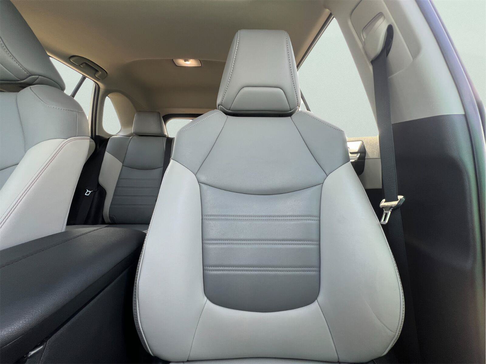 Used 2023 Toyota RAV4 XLE Premium FWD image 27