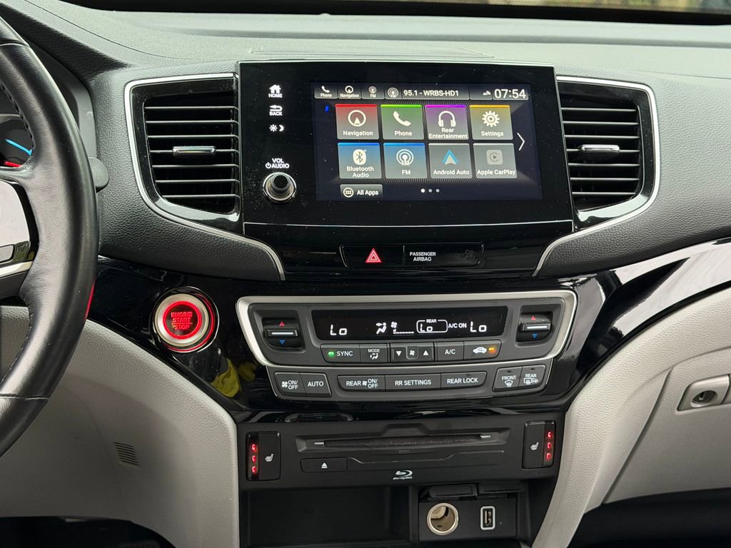 Used 2019 Honda Pilot Touring image 12