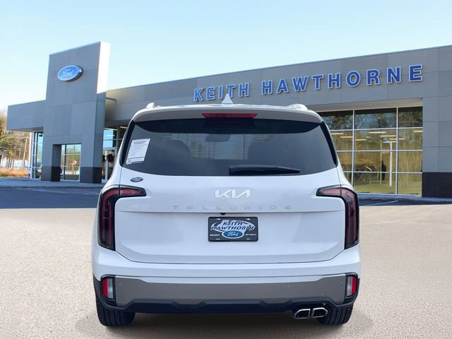 Used 2025 Kia Telluride EX w/ EX Captain's Chair Package image 3