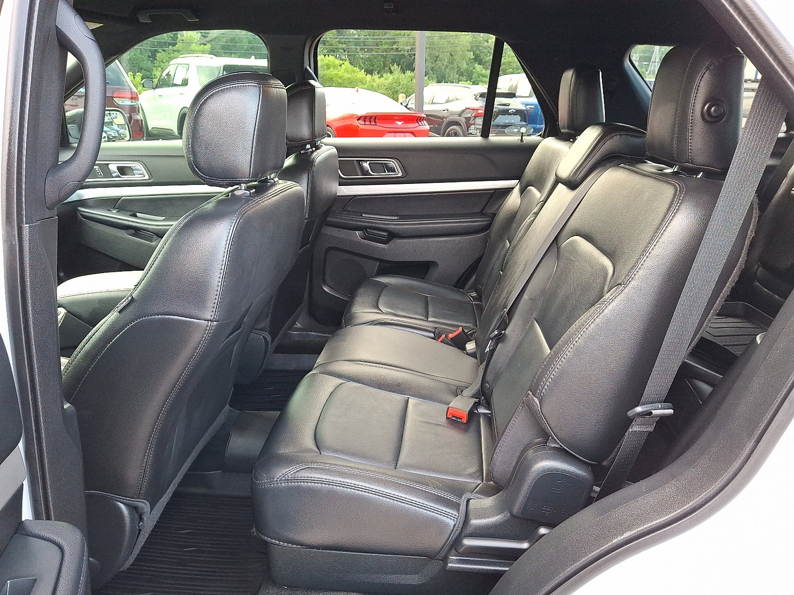 Certified 2017 Ford Explorer XLT w/ Equipment Group 202A AWD/4WD image 10