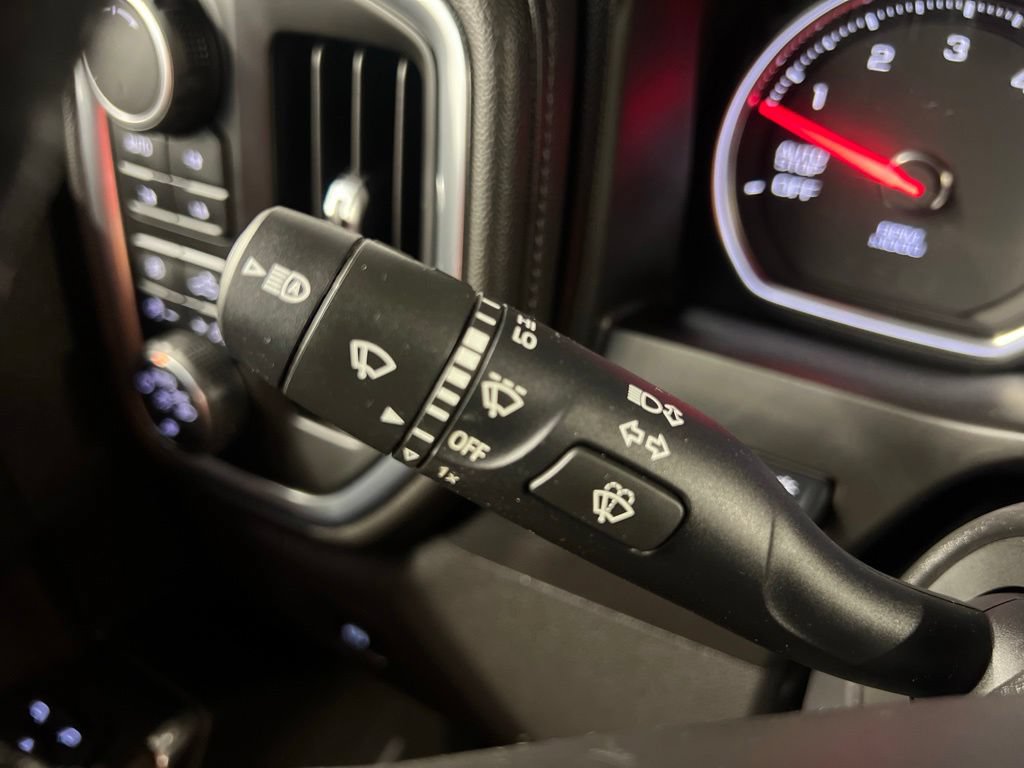 Used 2019 Chevrolet Silverado 1500 High Country w/ Technology Package AWD/4WD image 14