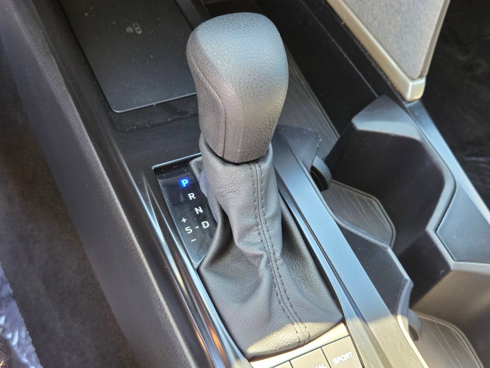 Used 2025 Toyota Camry LE w/ Convenience Package FWD image 23