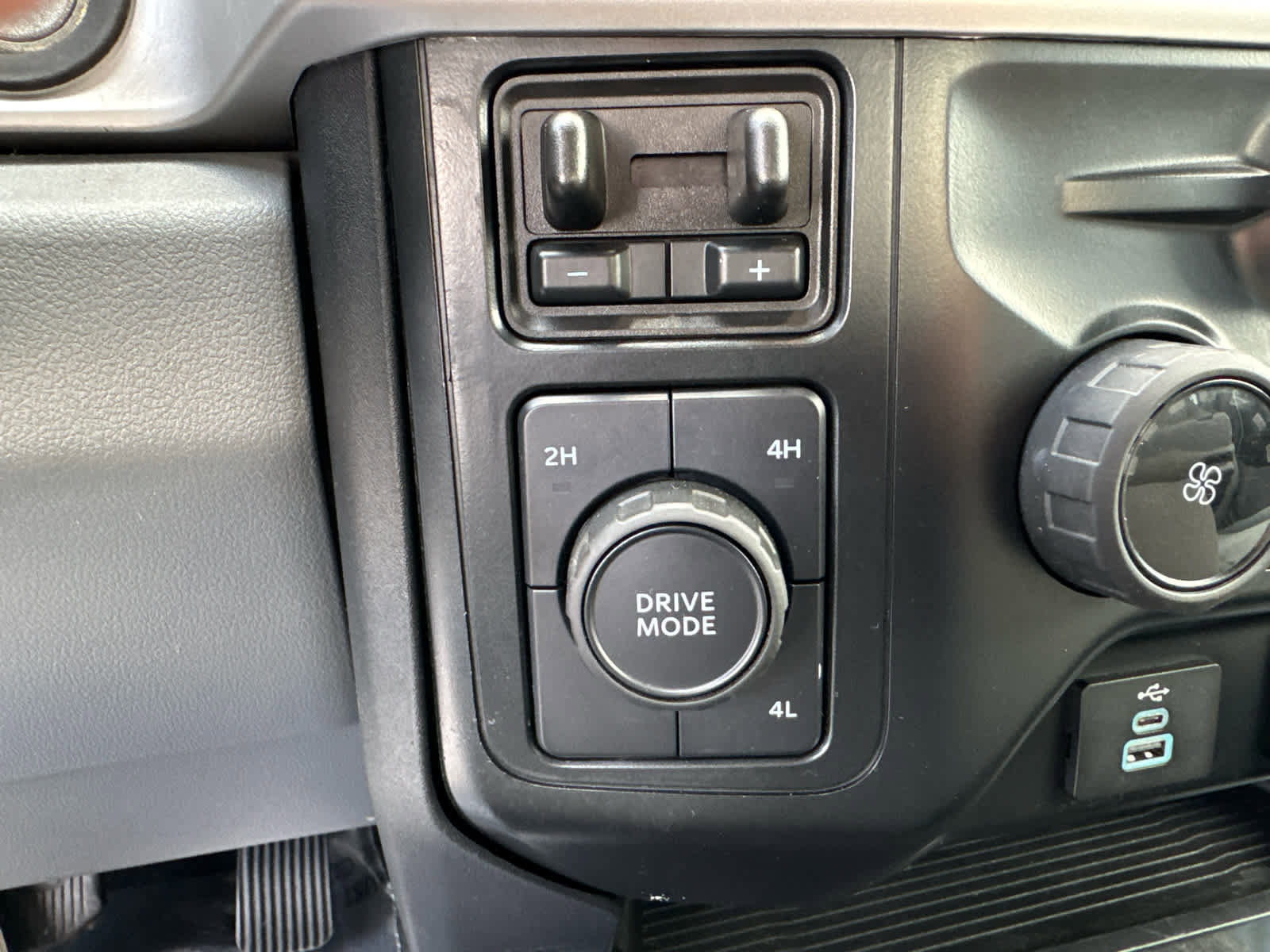 Certified 2024 Ford F250 XLT AWD/4WD image 34