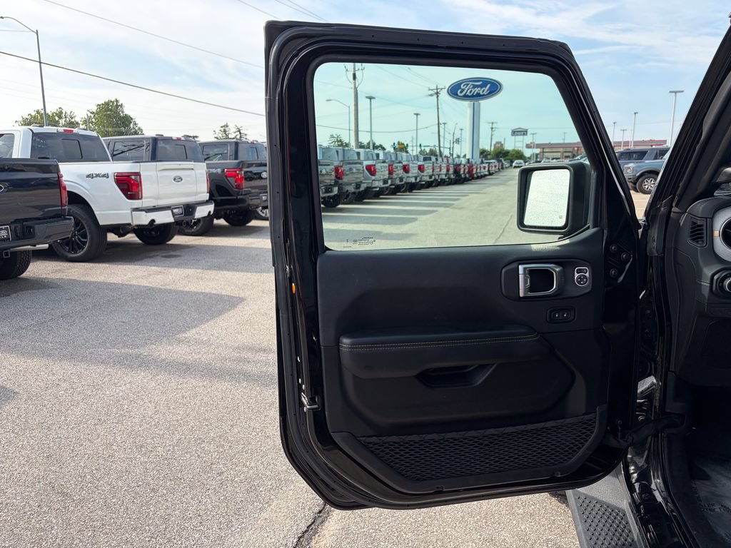 Used 2024 Jeep Wrangler Unlimited Sahara AWD/4WD image 12