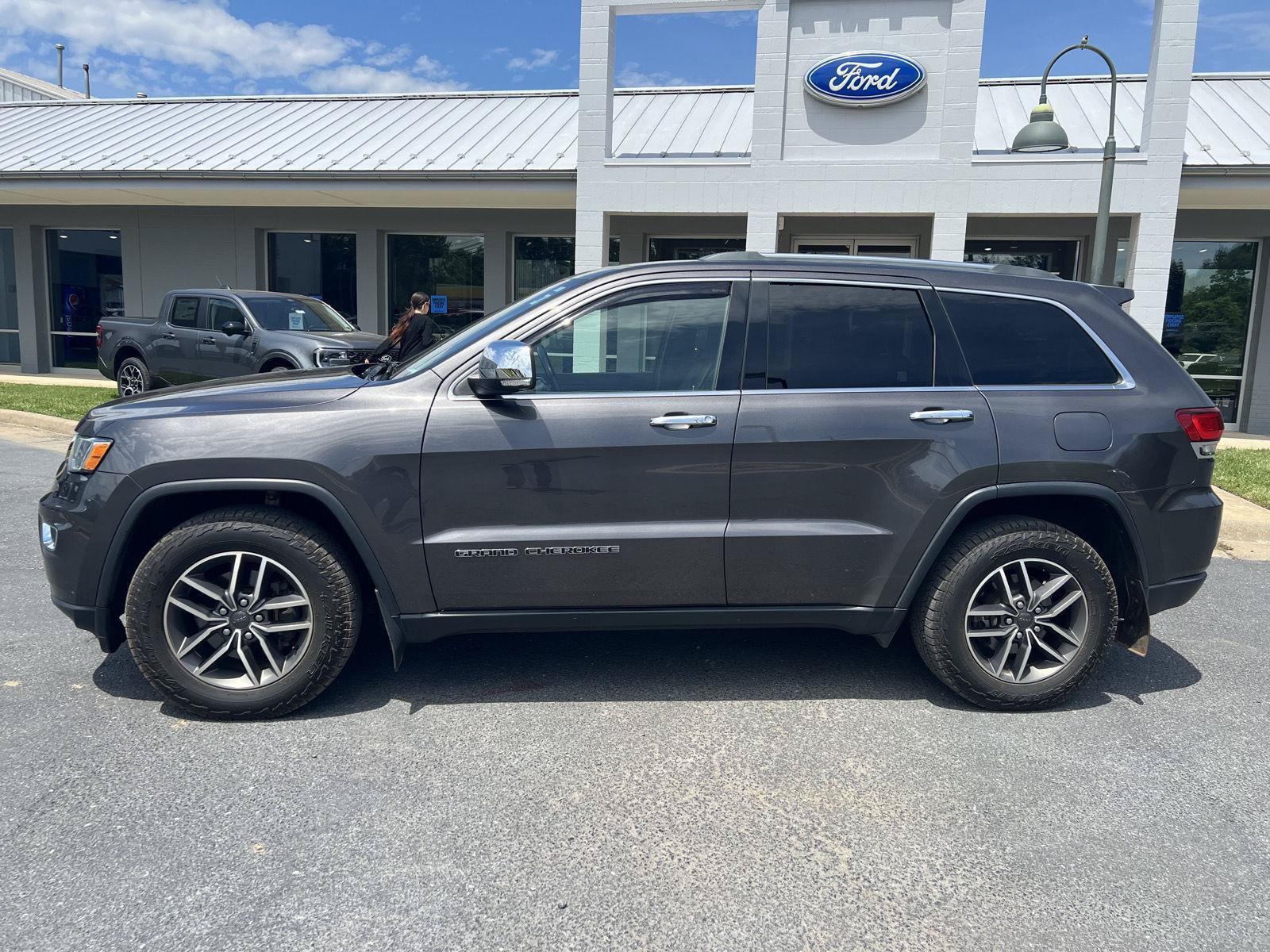 Used 2020 Jeep Grand Cherokee Limited w/ Trailer Tow Group IV AWD/4WD image 2