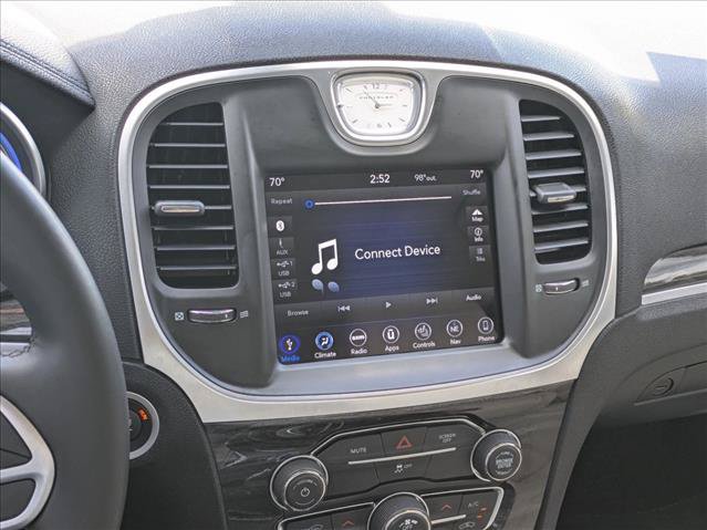 Used 2018 Chrysler 300 Touring L RWD image 15