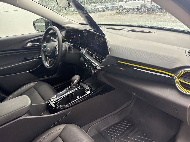 Used 2025 Chevrolet Trax ACTIV w/ Sunroof Package FWD image 32