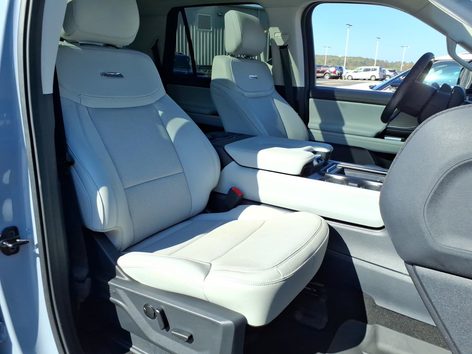 Certified 2025 Ford Expedition Platinum AWD/4WD image 8