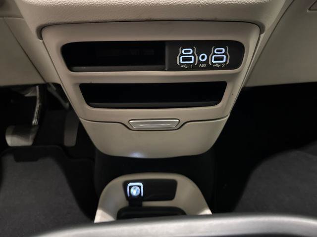 Used 2024 Chrysler Pacifica Touring-L FWD image 29