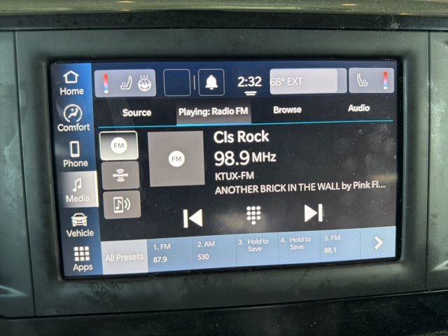 Used 2022 Chrysler Voyager LX image 28