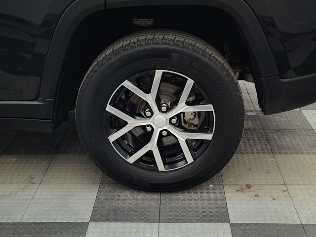 Used 2023 Jeep Grand Cherokee Limited AWD/4WD image 15