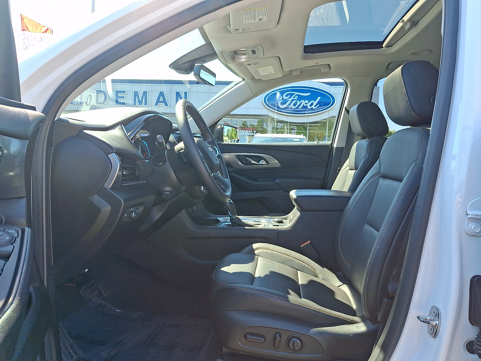 Used 2019 Chevrolet Traverse Premier w/ Redline Edition AWD/4WD image 14