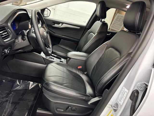 Certified 2025 Ford Escape PHEV w/ PHEV Premium Package image 11