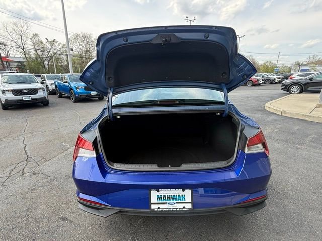 Used 2021 Hyundai Elantra SE FWD image 7