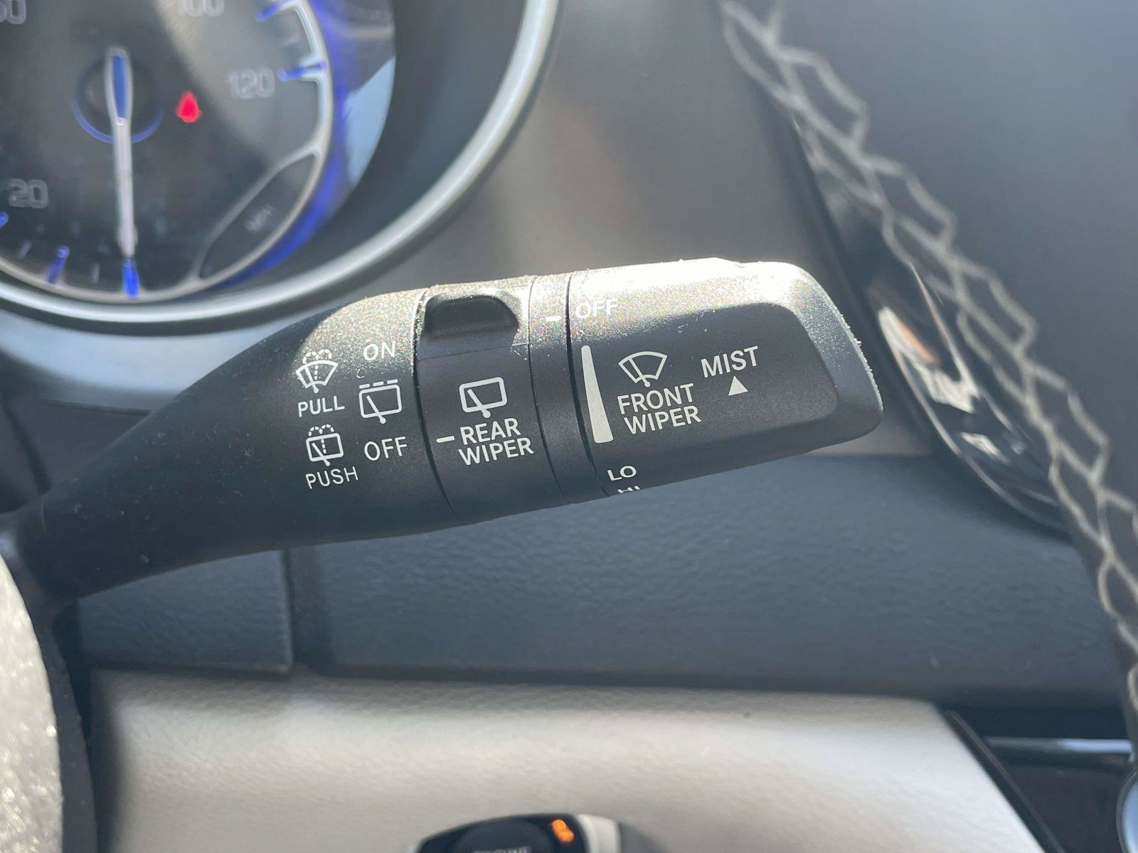 Used 2024 Chrysler Pacifica Touring-L FWD image 28