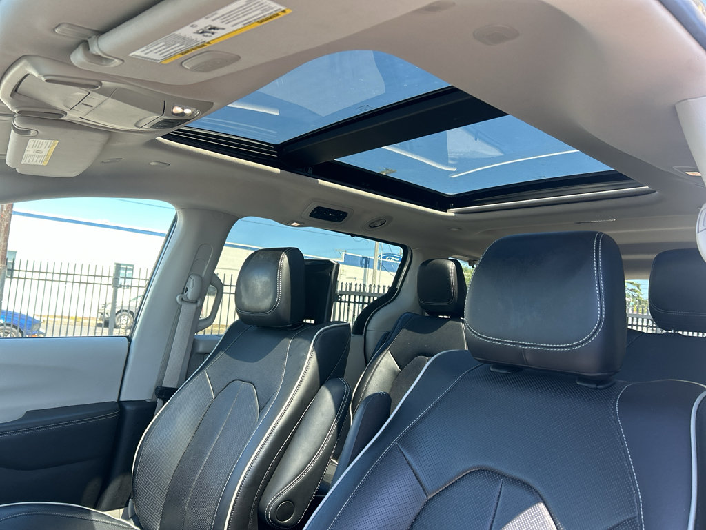 Used 2023 Chrysler Pacifica Limited w/ Uconnect Theater Family Group FWD image 31