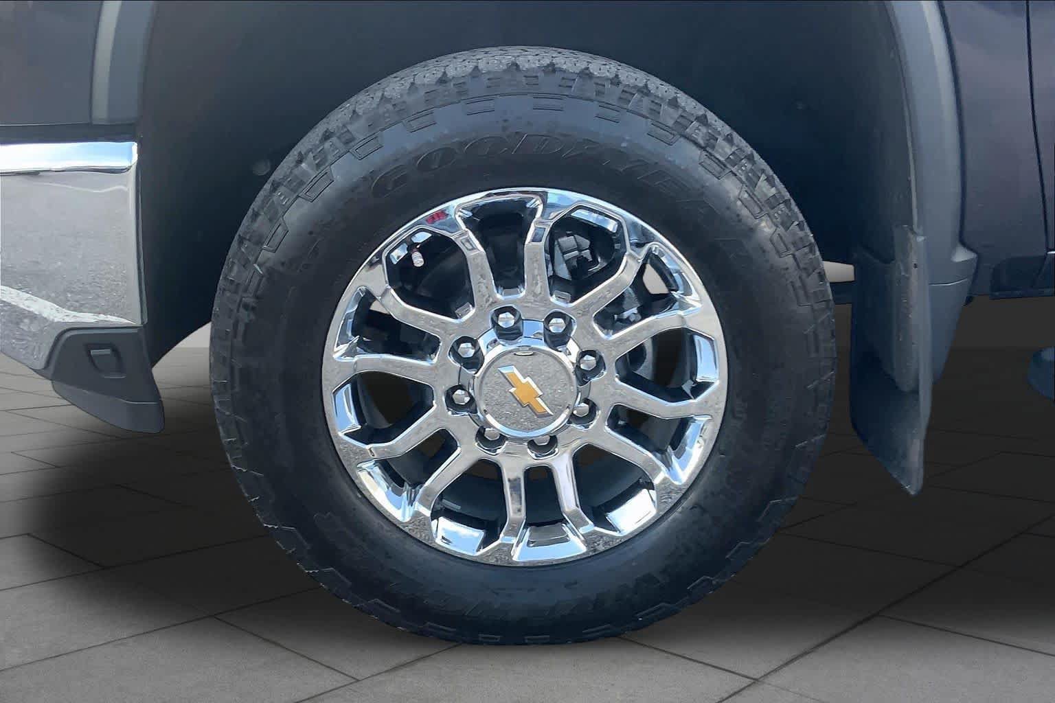 Used 2024 Chevrolet Silverado 2500 LTZ w/ LTZ Premium Package AWD/4WD image 11