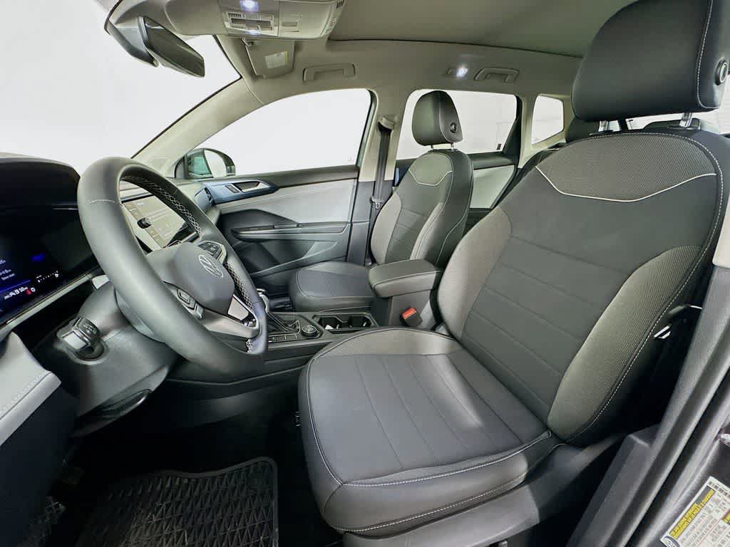 Used 2024 Volkswagen Taos SE w/ Panoramic Sunroof Package AWD/4WD image 12