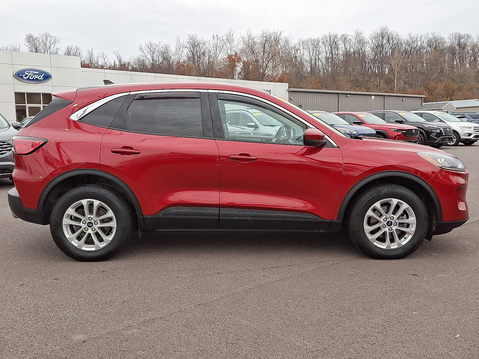 Certified 2020 Ford Escape SE image 12