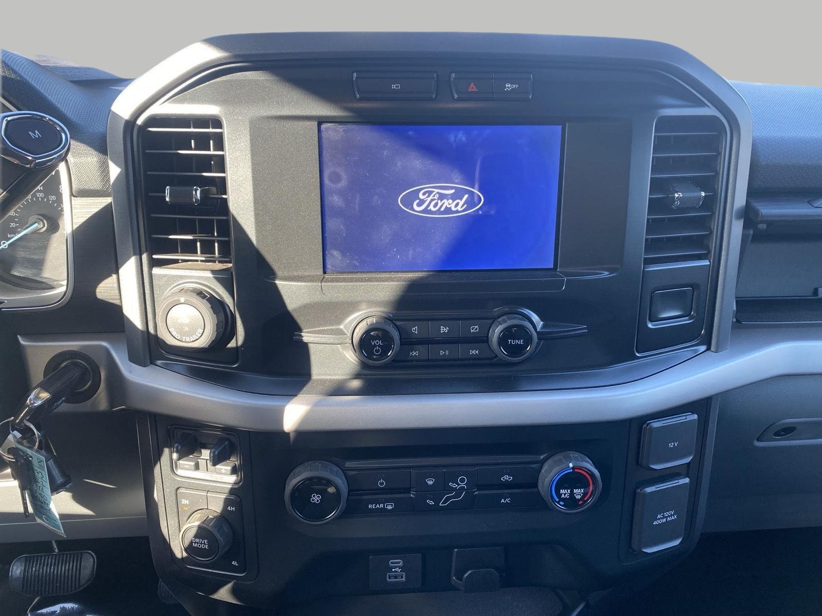 Certified 2022 Ford F150 XLT w/ Trailer Tow Package AWD/4WD image 17