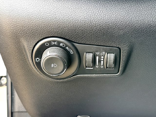 Used 2024 Jeep Compass Latitude AWD/4WD image 15