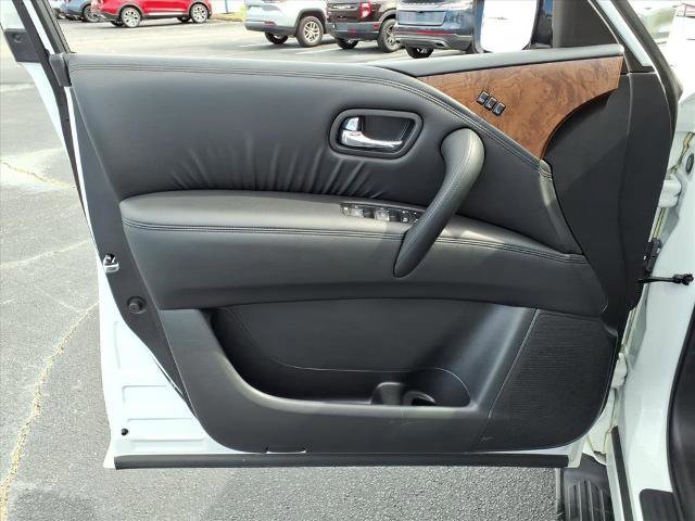 Used 2024 Nissan Armada SL w/ Captain's Chairs Package image 10