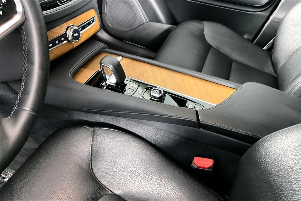 Used 2023 Volvo XC90 B6 Plus AWD/4WD image 17