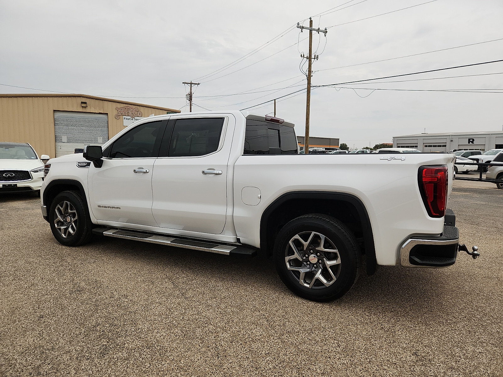 Used 2024 GMC Sierra 1500 SLT AWD/4WD image 4