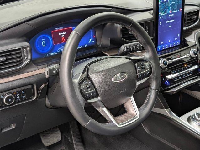 Certified 2023 Ford Explorer Platinum w/ Technology Package AWD/4WD image 10