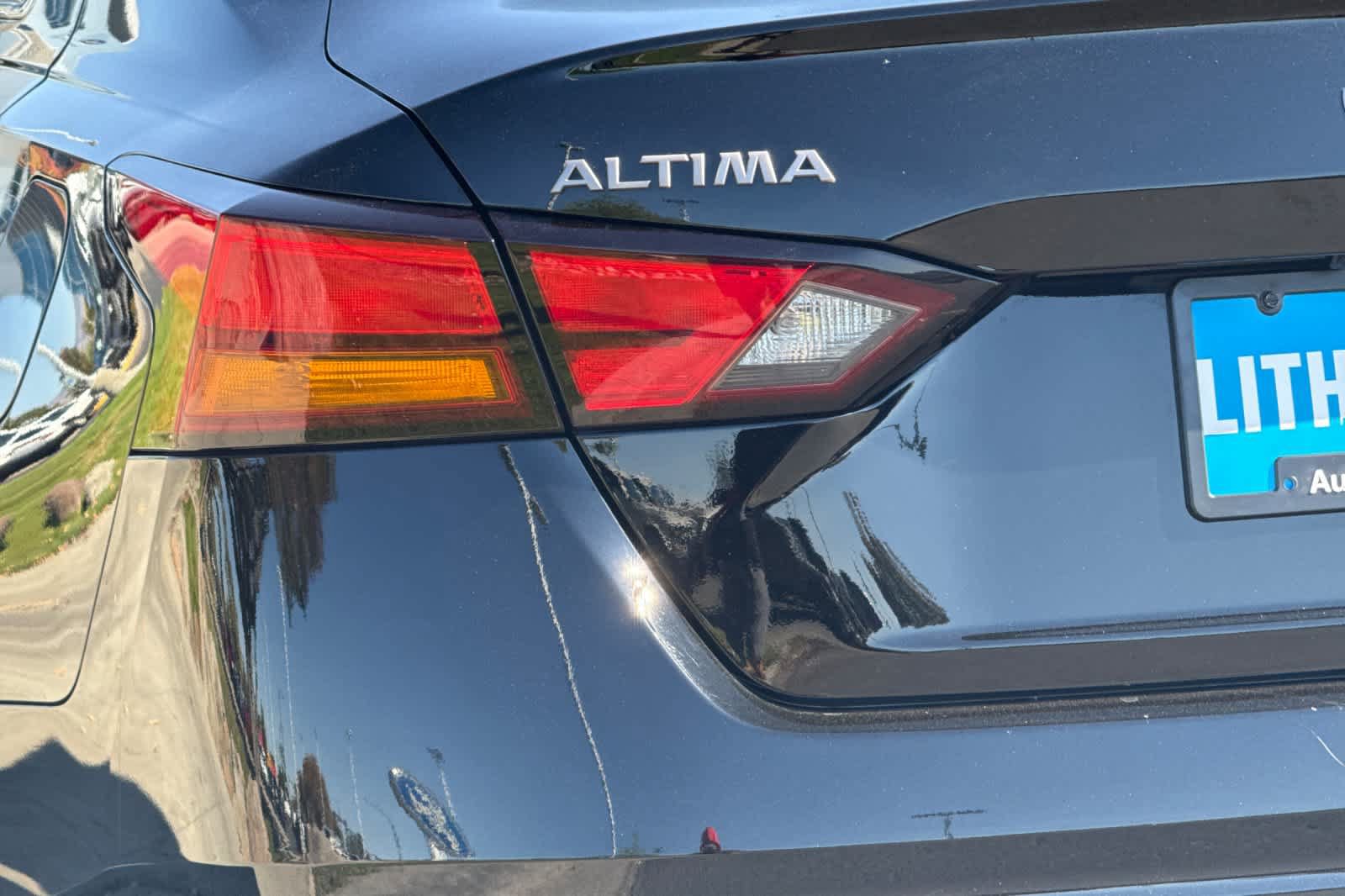 Used 2025 Nissan Altima 2.5 SV FWD image 26