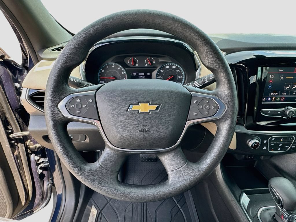 Used 2022 Chevrolet Traverse LS FWD image 11