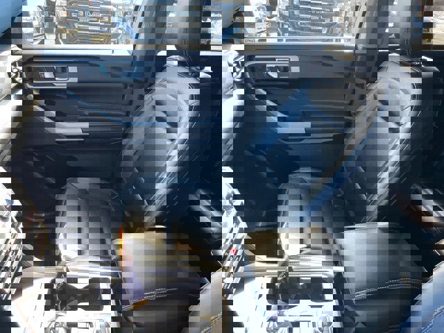 Certified 2021 Ford Explorer XLT w/ Equipment Group 202A image 11