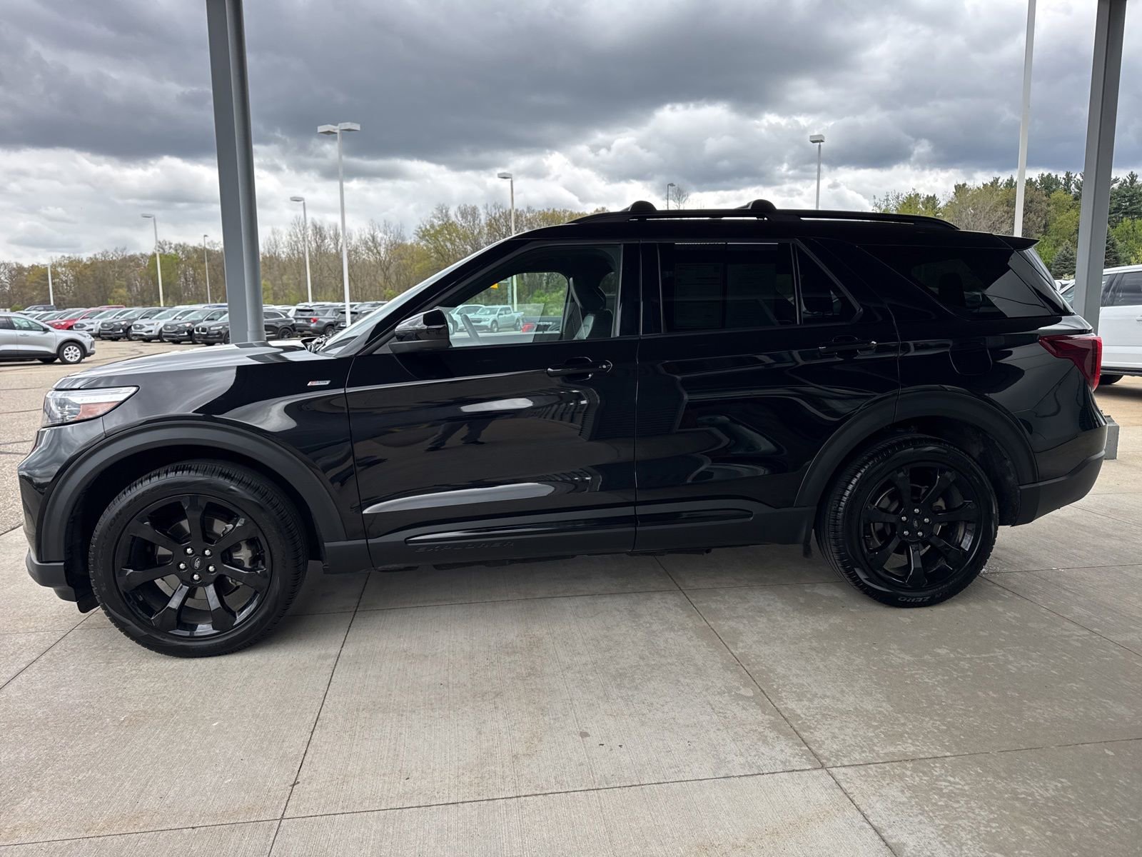 Certified 2024 Ford Explorer ST-Line w/ Class IV Trailer Tow Package AWD/4WD image 4