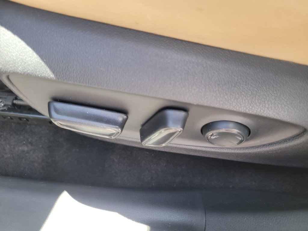 Used 2020 Toyota RAV4 XLE Premium FWD image 19