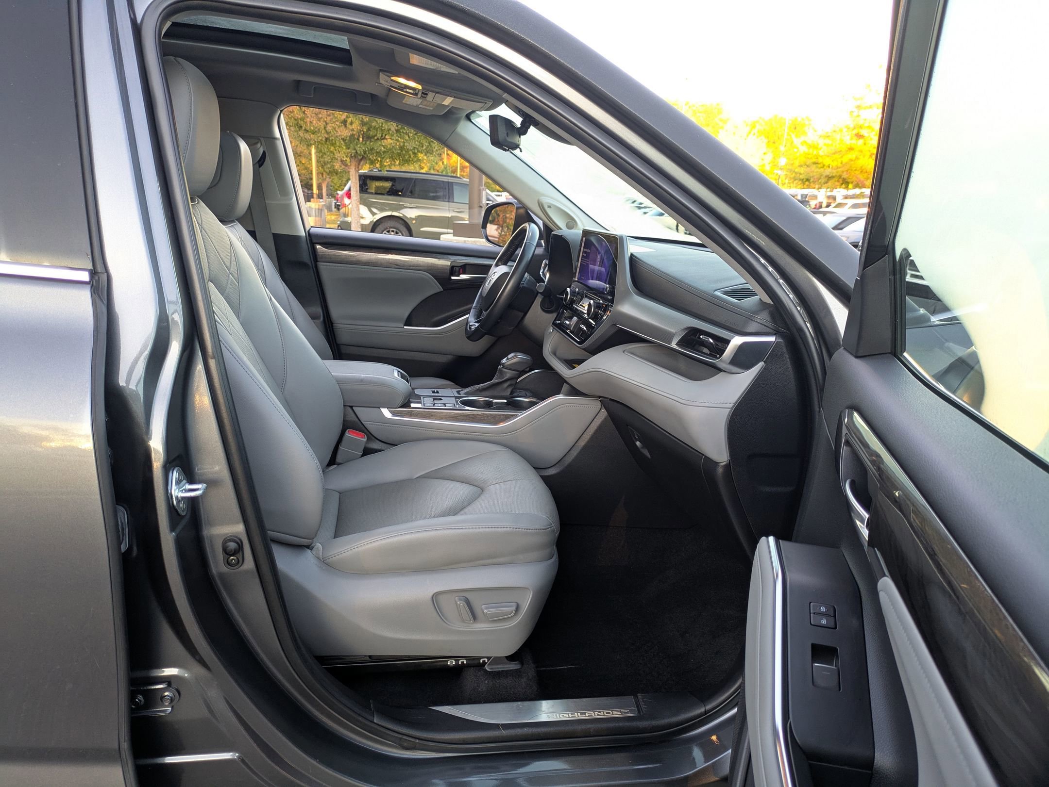 Used 2023 Toyota Highlander Platinum image 37