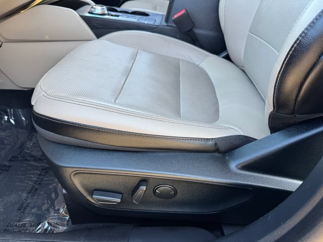 Certified 2020 Ford Escape Titanium w/ Titanium Premium Package 2.0 AWD/4WD image 15