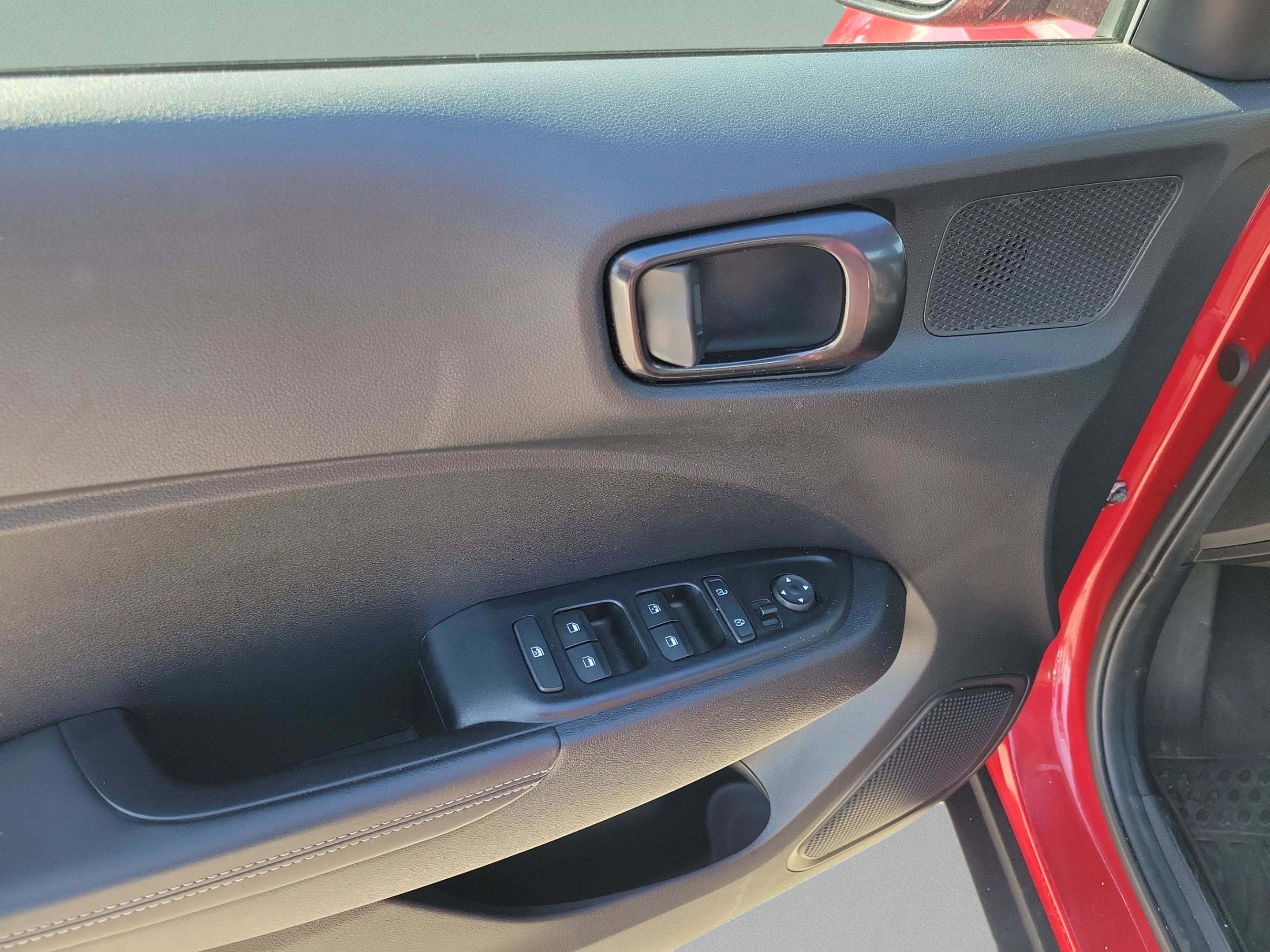 Used 2023 Hyundai Venue Limited image 5