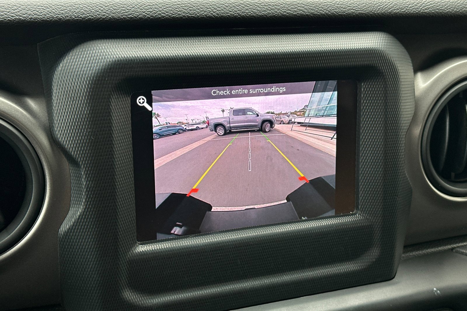 Used 2021 Jeep Gladiator Willys image 17