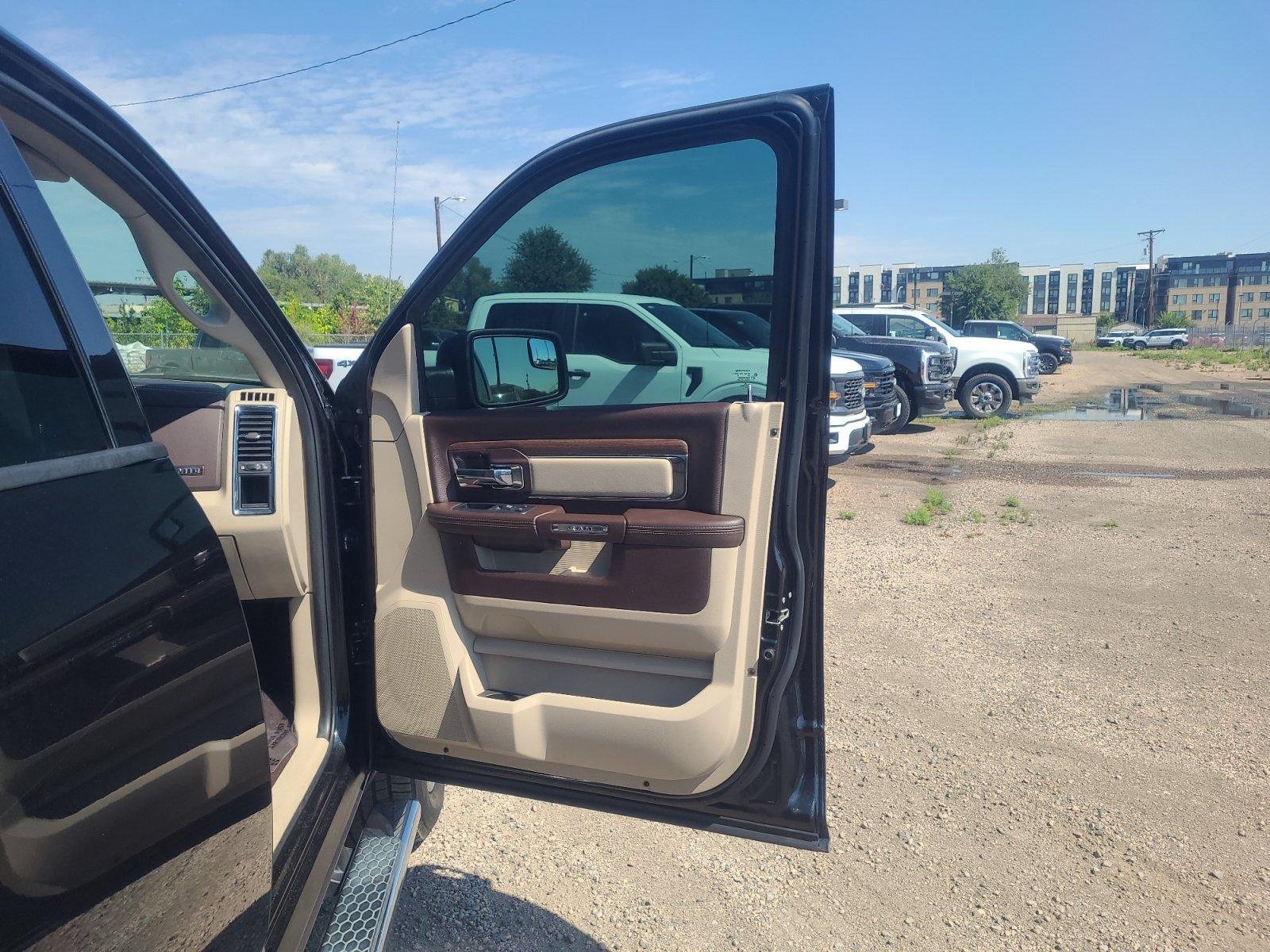 Used 2018 RAM 1500 Laramie w/ Convenience Group AWD/4WD image 16