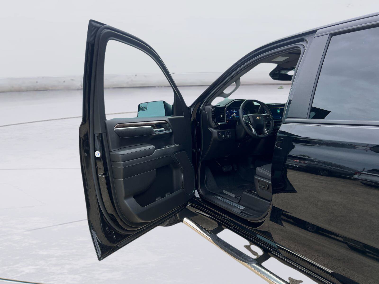Used 2024 Chevrolet Silverado 1500 LT w/ Convenience Package II RWD image 13