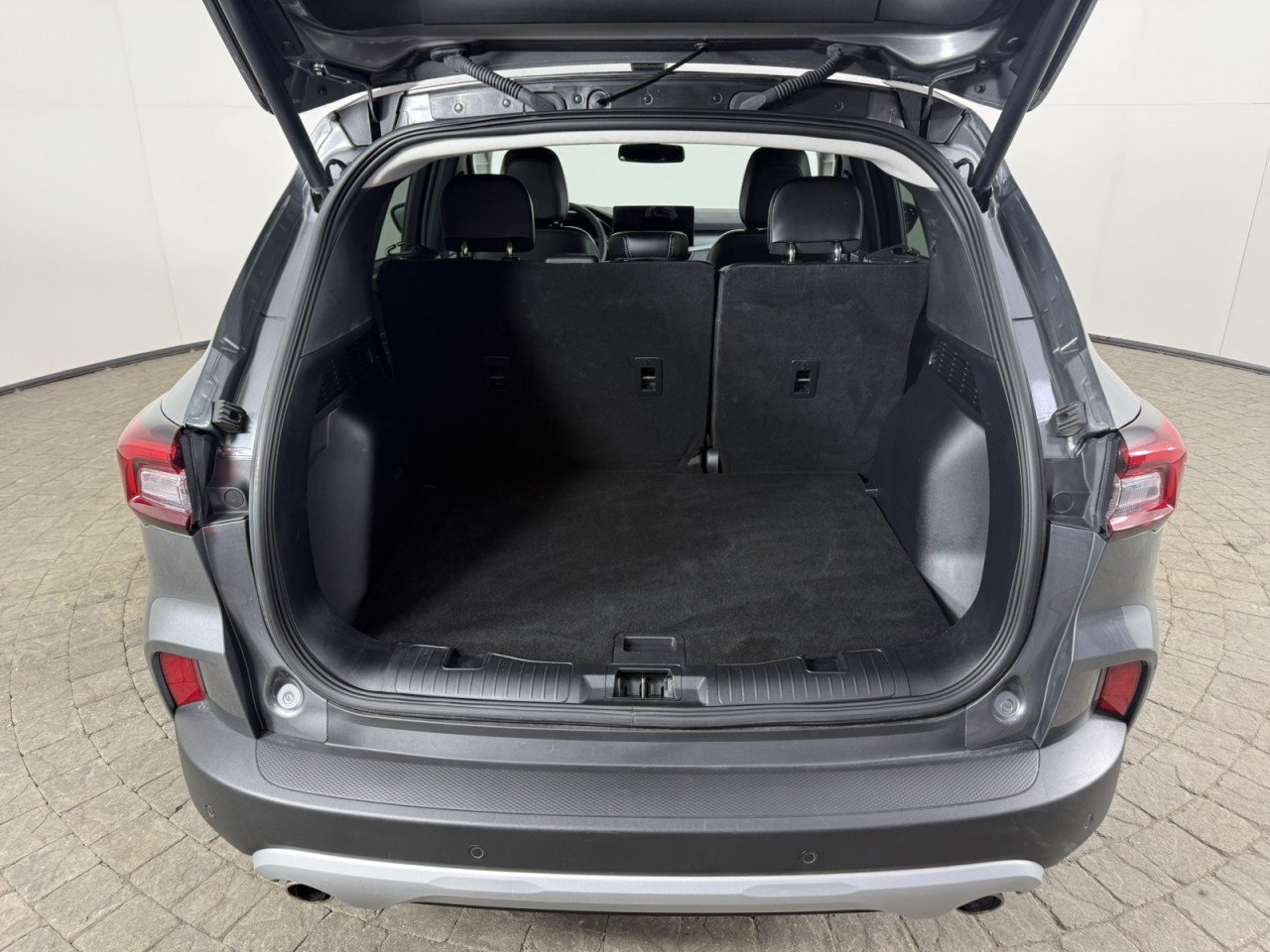 Certified 2025 Ford Escape Platinum AWD/4WD image 7