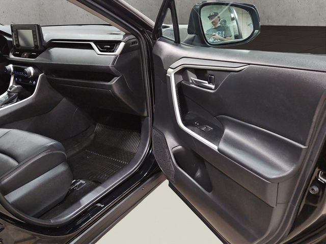 Used 2021 Toyota RAV4 XLE Premium AWD/4WD image 19