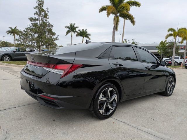 Used 2023 Hyundai Elantra SEL w/ Convenience Package image 4