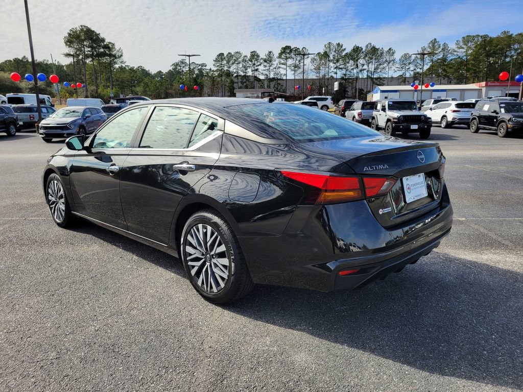 Used 2024 Nissan Altima 2.5 SV image 3