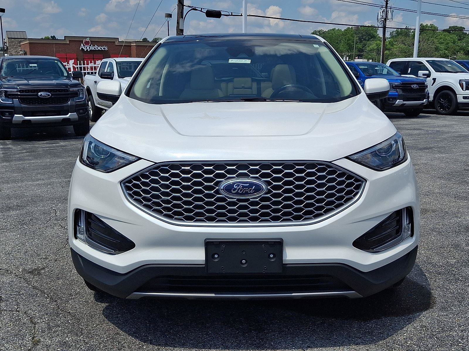 Certified 2023 Ford Edge SEL w/ Convenience Package AWD/4WD image 2