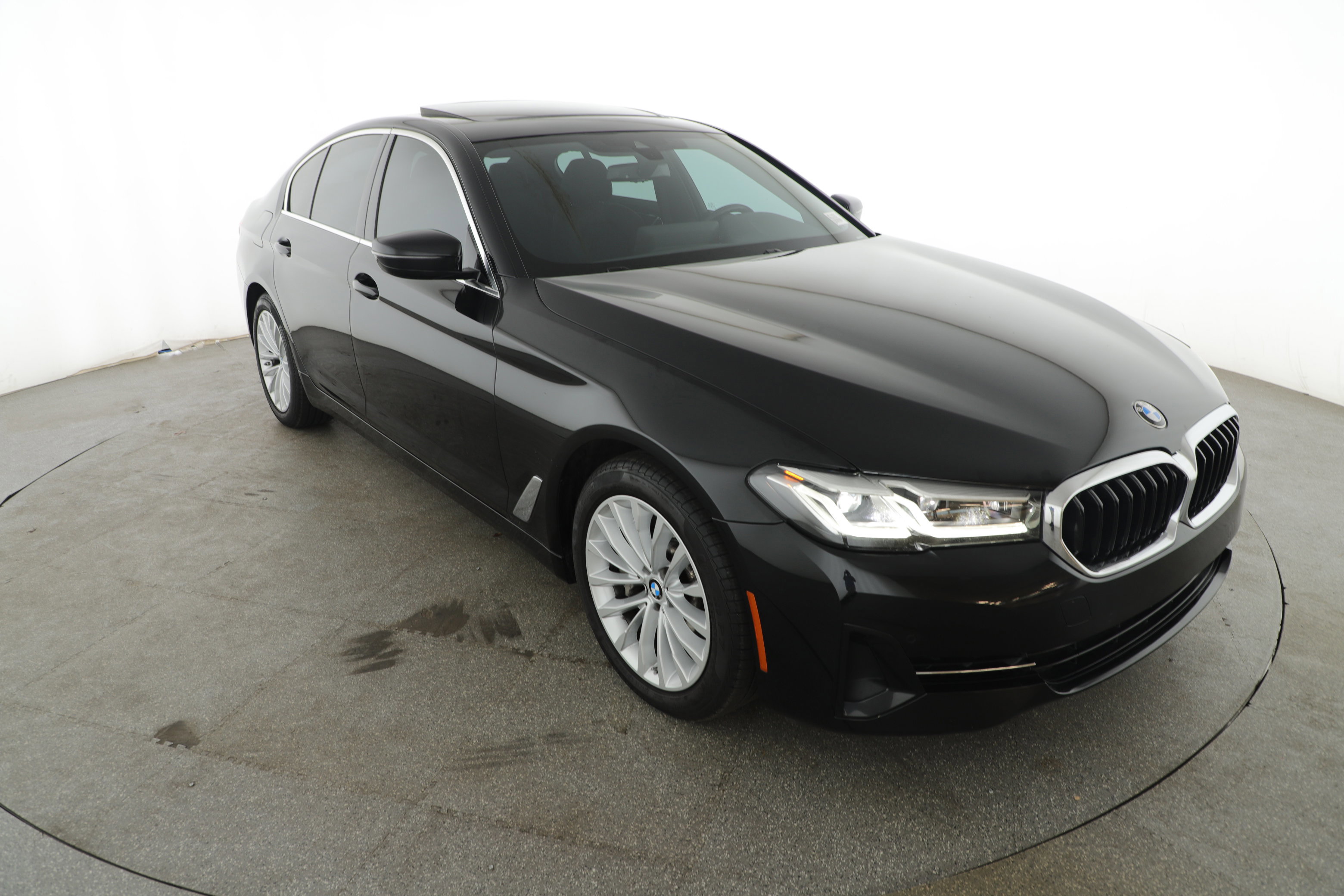 Used 2023 BMW 530i w/ Convenience Package image 2