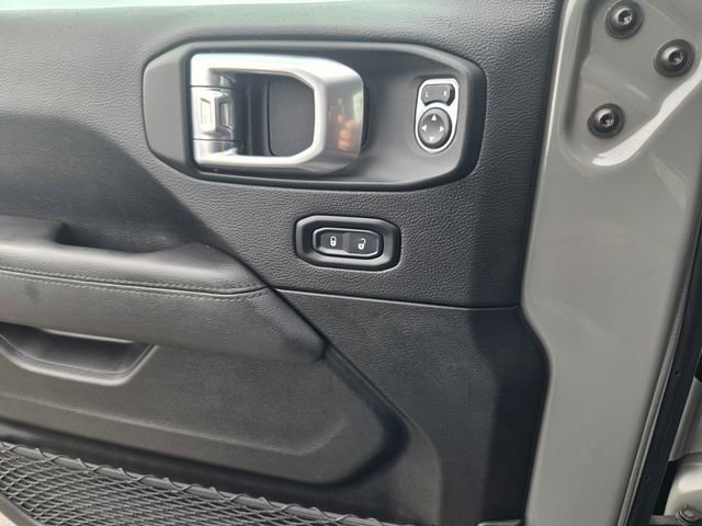 Used 2021 Jeep Wrangler Unlimited Sahara AWD/4WD image 14
