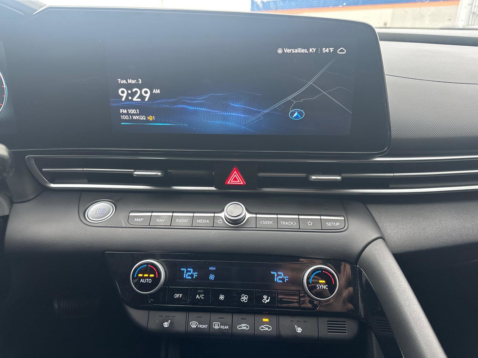 Used 2023 Hyundai Elantra SEL w/ Convenience Package image 12