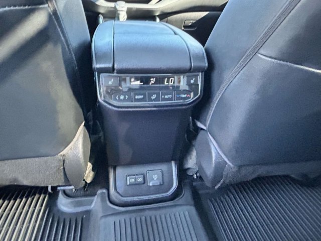 Used 2023 Toyota Highlander Platinum FWD image 14