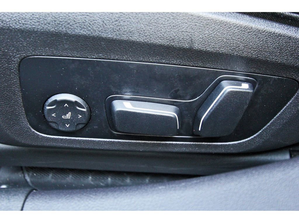 Used 2024 BMW 330i Sedan w/ Convenience Package RWD image 29